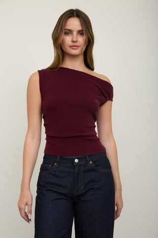 ASYMMETRIC BOAT NECK FITTED KNIT SWEATER TOP: BROWN