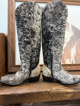 El Heredero Women’s Tall Genuine Cowhide Boot (Black and White)