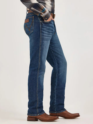 MEN'S WRANGLER RETRO® SLIM FIT STRAIGHT LEG JEAN 112370631