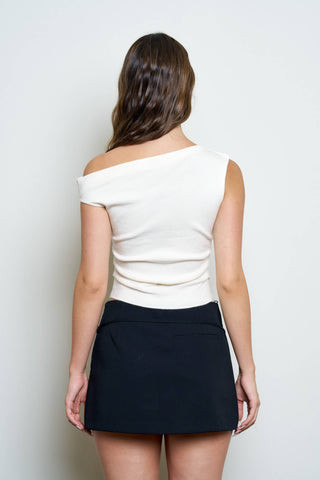 ASYMMETRIC BOAT NECK FITTED KNIT SWEATER TOP: BROWN