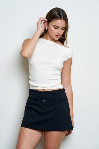 ASYMMETRIC BOAT NECK FITTED KNIT SWEATER TOP: BROWN